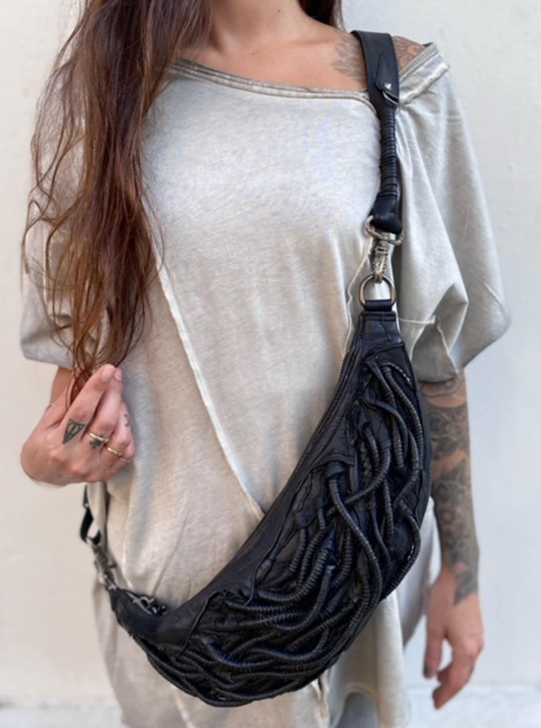 1(25) UNIQUE SHOULDER BAG - Image 1