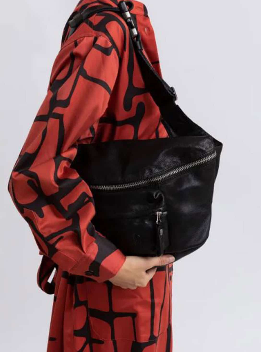 1(367) POUCH BAG BLACK - Image 1