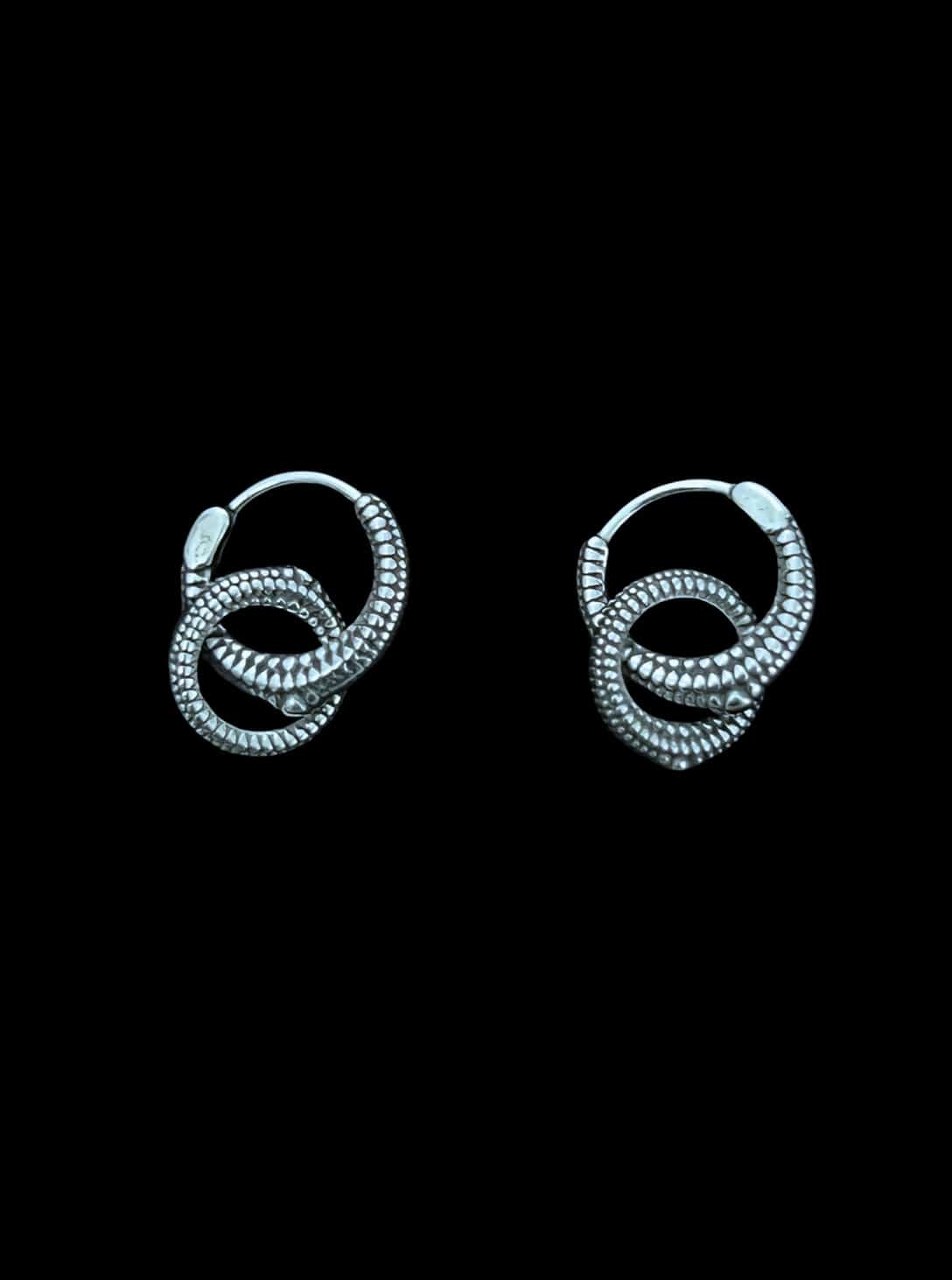 1(87) KNUCKLE EARRING - Image 1