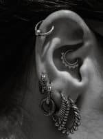 KNUCKLE EARRING - Image 2
