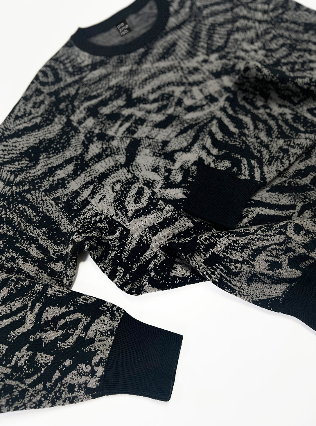 SARIGAMI-KNIT-6(2) SARIGAMI WOMEN'S KNITTED SWEATER - Image 1