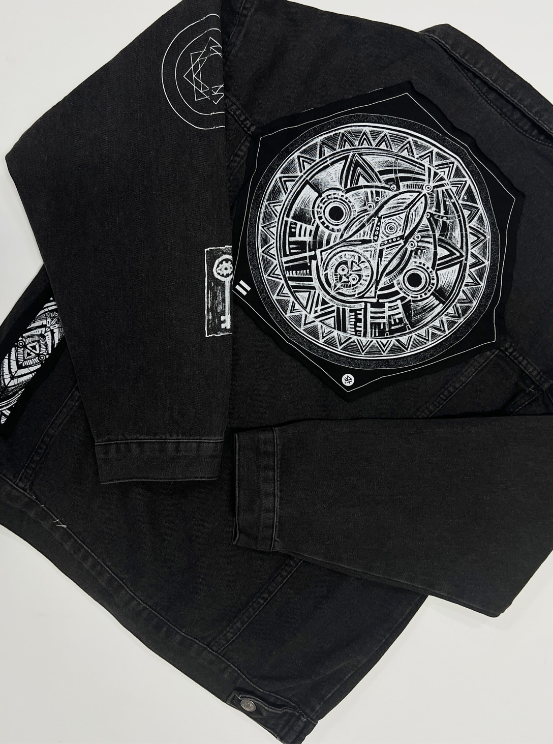 Untitled-1_0012_Layer 2 JAGERNAUT JACKET - Image 1