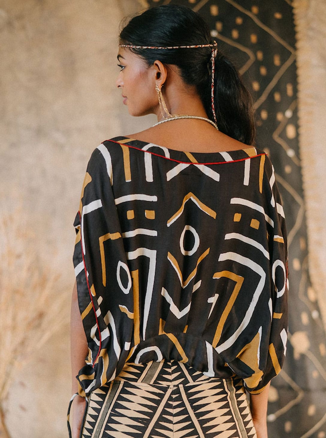 mali-smoki-mali-black-red-2 FOLK TOP mali smoki mali black red - Image 1