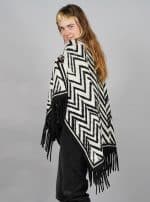 ZUGUZUGU SHAWL - Image 2