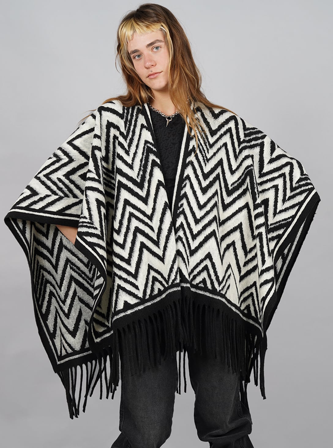 zugzug_0002_Layer 34 copy ZUGUZUGU SHAWL - Image 1