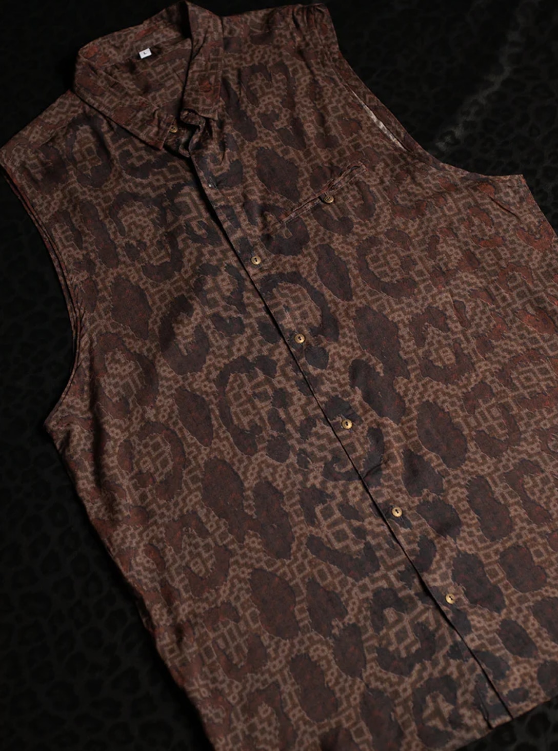 LEOPARDUS LAGARTIKA_0000_Layer 34 Yacxi MEN'S Tank LEOPARDUS LAGARTIKA - Image 1